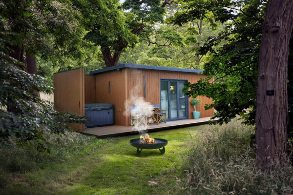 Conteneur Converti : Espace de Vie Extérieur Moderne et Élégant – Image 3